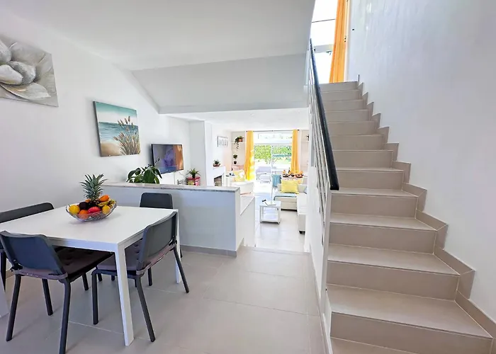 Будинок відпочинку Windmill Hill Cozy Townhouse By Becherish *