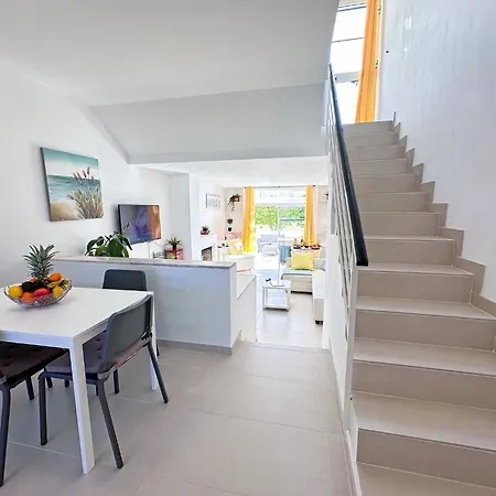 بيت للعطل Windmill Hill Cozy Townhouse By Becherish *