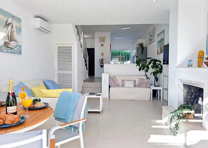 Windmill Hill Cozy Townhouse By Becherish *